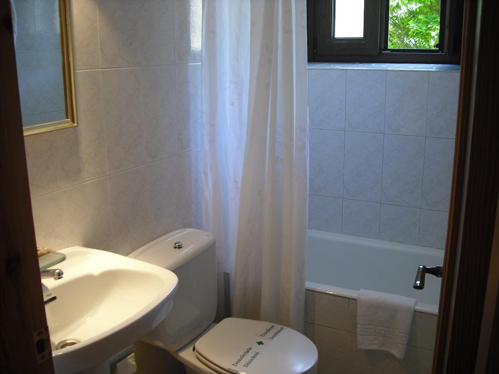 Hostal Pirineos Sarvisé Δωμάτιο φωτογραφία