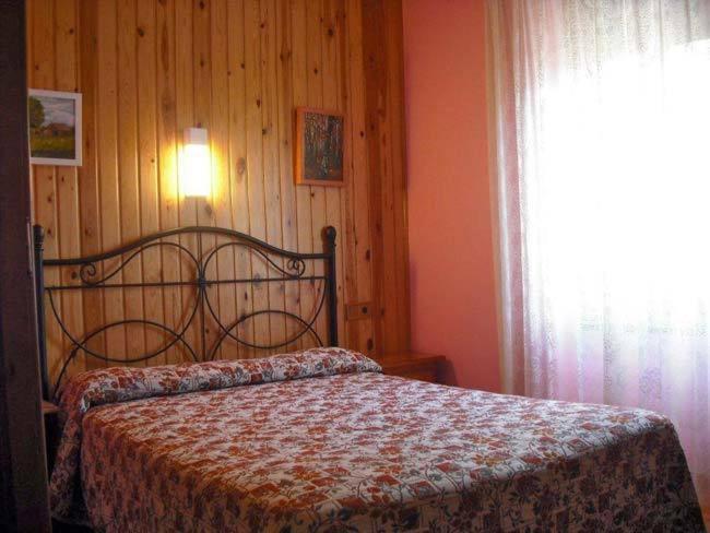 Hostal Pirineos Sarvisé Δωμάτιο φωτογραφία