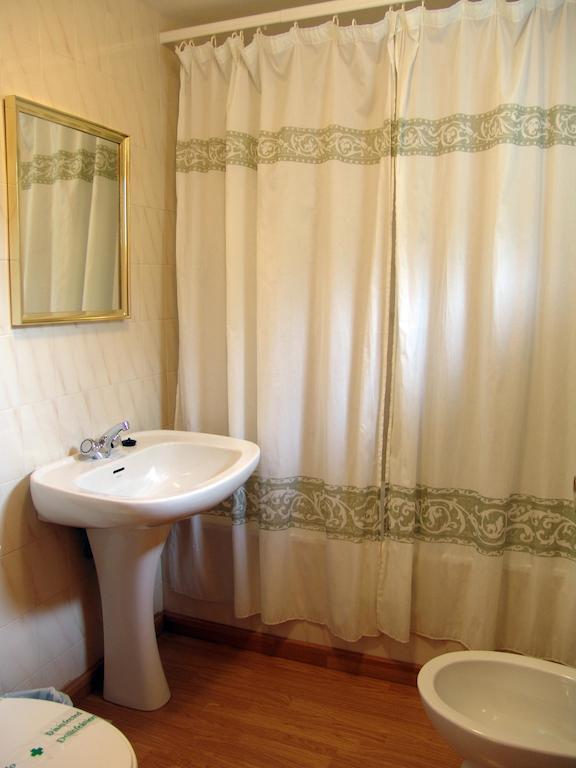 Hostal Pirineos Sarvisé Δωμάτιο φωτογραφία