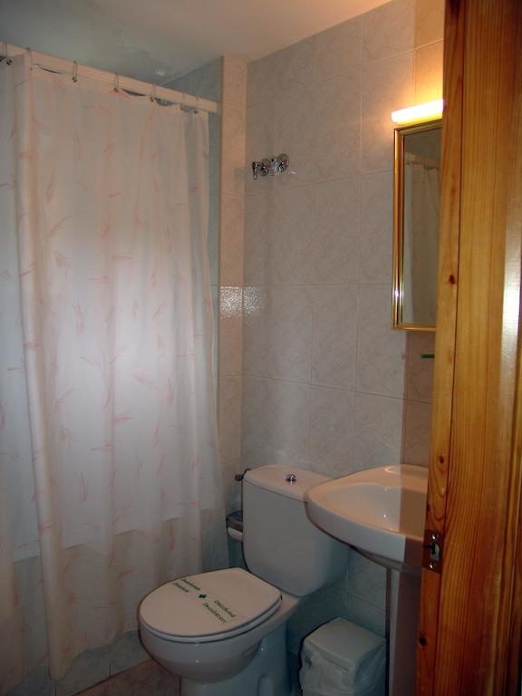 Hostal Pirineos Sarvisé Δωμάτιο φωτογραφία