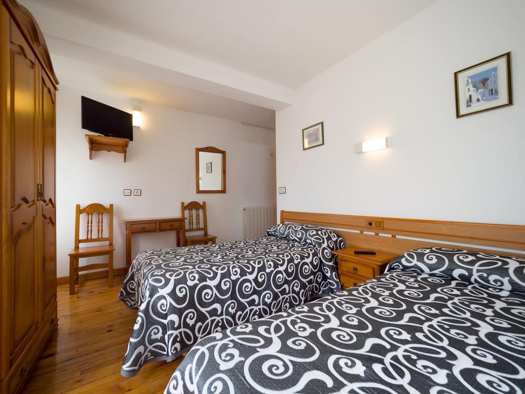 Hostal Pirineos Sarvisé Εξωτερικό φωτογραφία